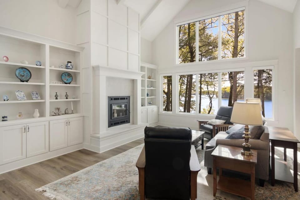 Long Lake Fox Den - Dog Friendly House in Michigan