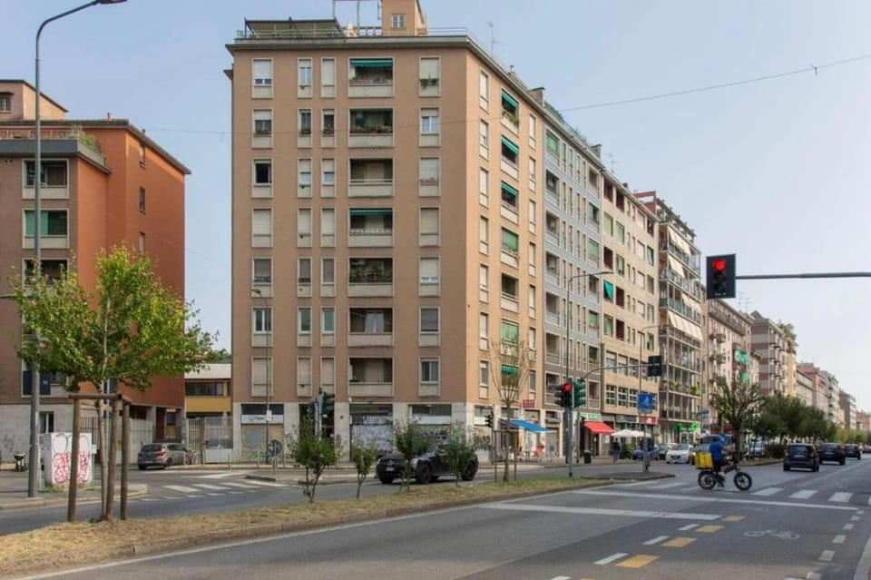 Property building, Day, Neighbourhood, City view