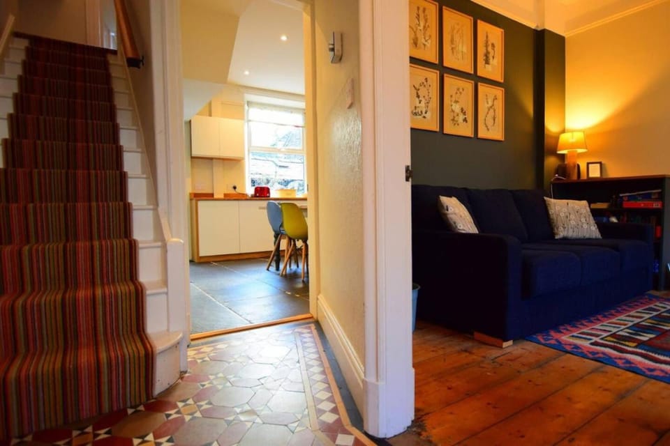 Kitchen or kitchenette, Seating area, Dining area