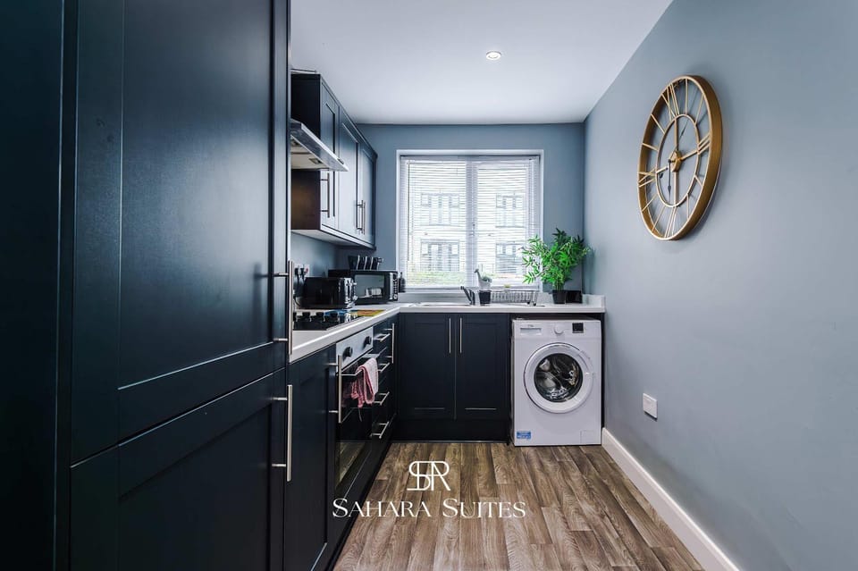 Kitchen or kitchenette, oven, stove, washing machine