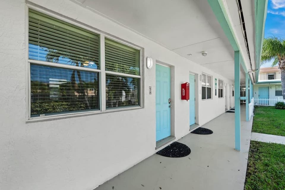 Cozy Studio - Pool in Lake Worth Apartment in Lantana