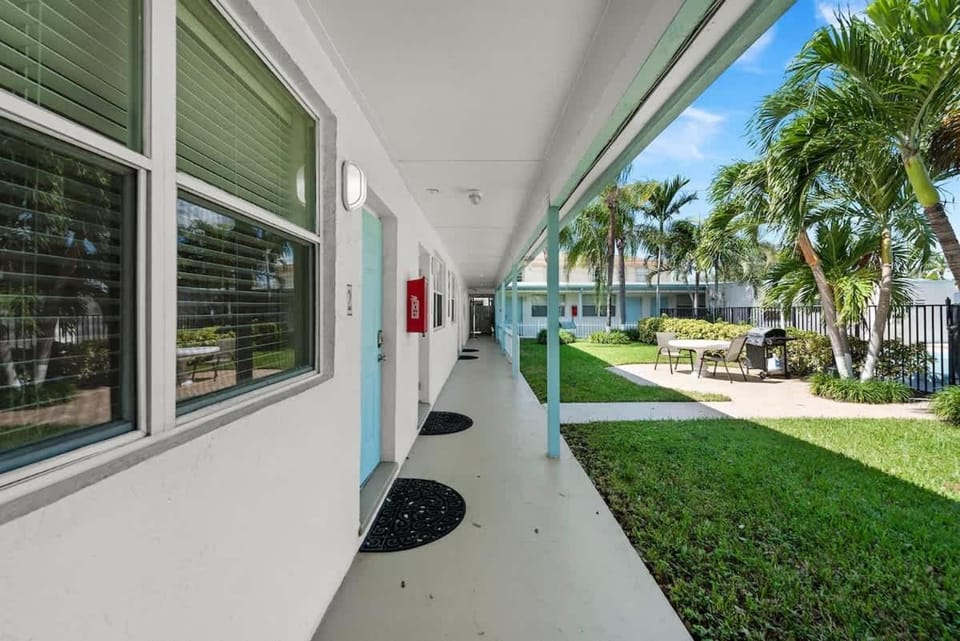 Studio With Pool in Lake Worth Near Beach Apartment in Lantana