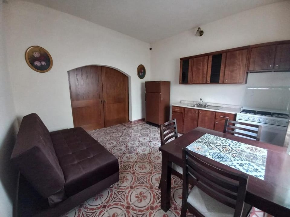 Kitchen or kitchenette, Living room, Seating area, Dining area