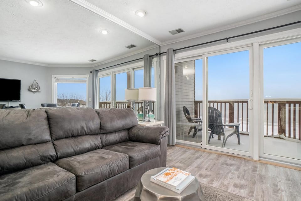 Beachside 218 Luxury Condo on the Beach House in Michigan