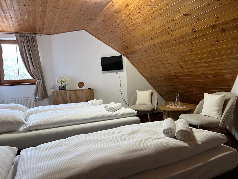 Bed, Photo of the whole room