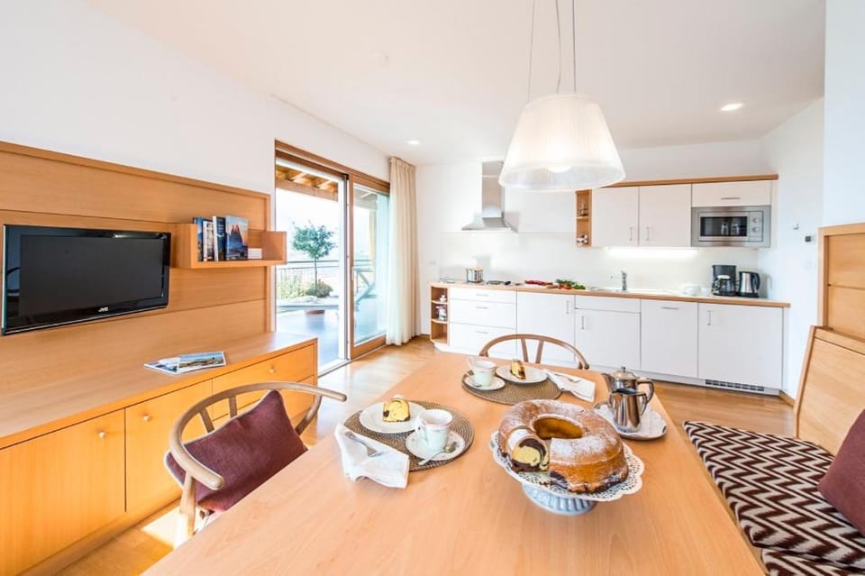 TV and multimedia, View (from property/room), Balcony/Terrace, Kitchen or kitchenette, Living room