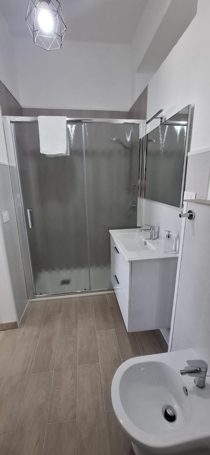 Shower, Toilet, Bathroom
