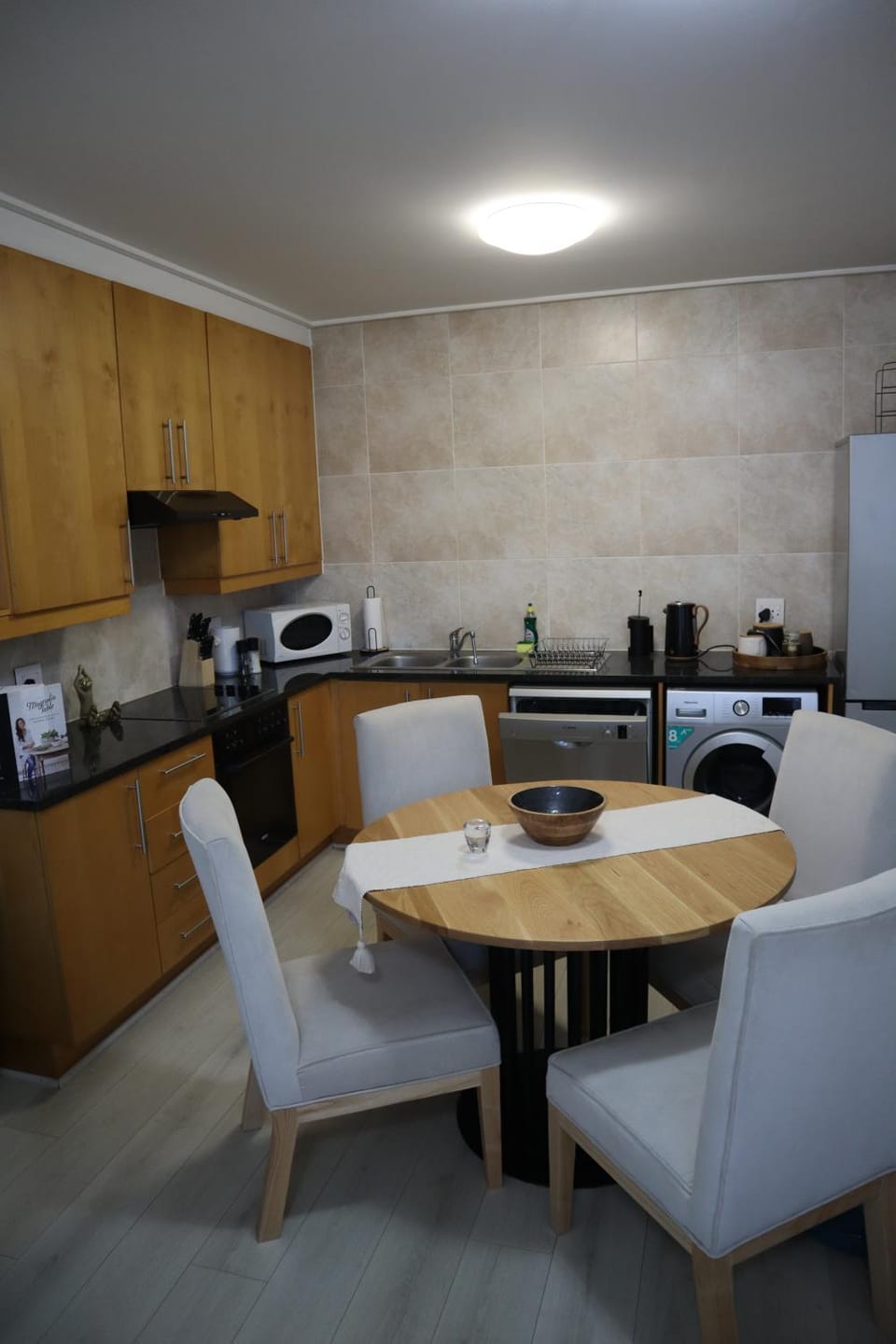 Coffee/tea facilities, Kitchen or kitchenette, oven, stove, toaster