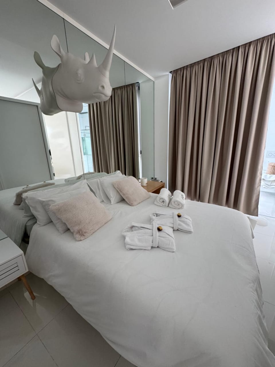 Apartamento Cubo de Cristal con piscina y vistas al mar Apartment in O Salnés