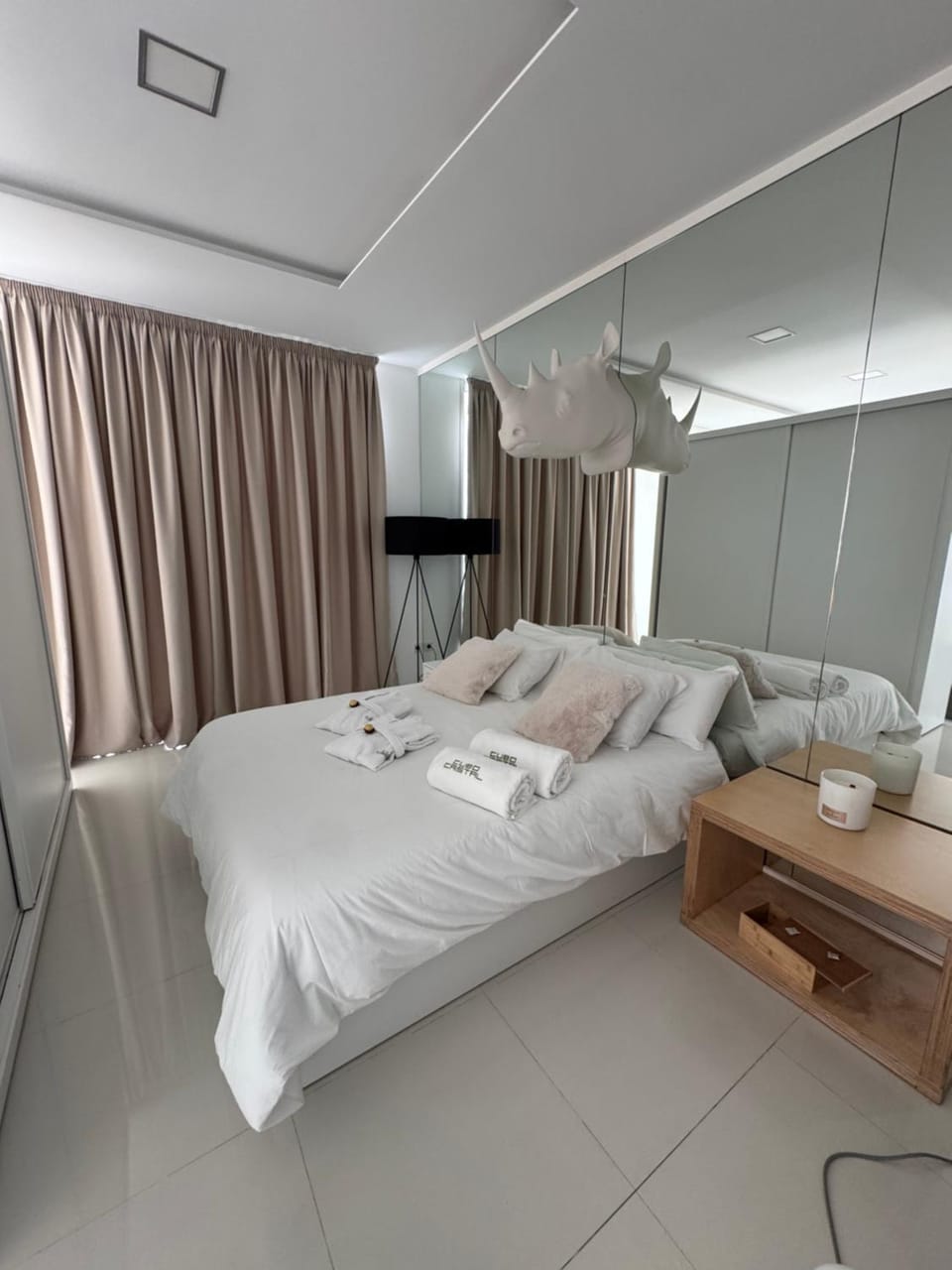 Apartamento Cubo de Cristal con piscina y vistas al mar Apartment in O Salnés