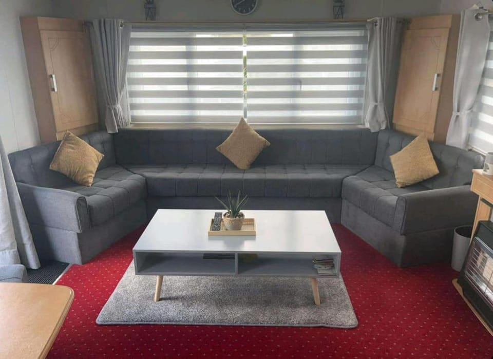 K37 L&g caravan hire 8 berth millfields Lead person must be over 30 MAX 4 ADULTS House in Ingoldmells