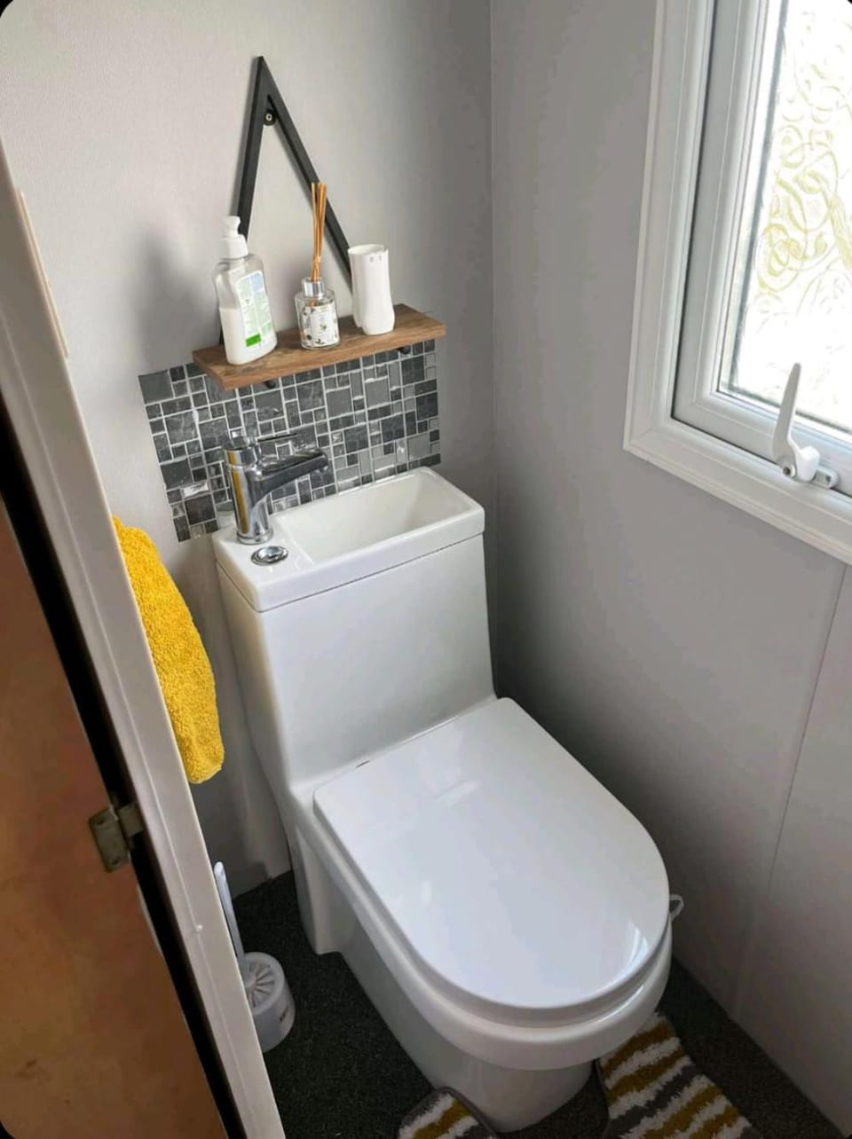 K37 L&g caravan hire 8 berth millfields Lead person must be over 30 MAX 4 ADULTS House in Ingoldmells