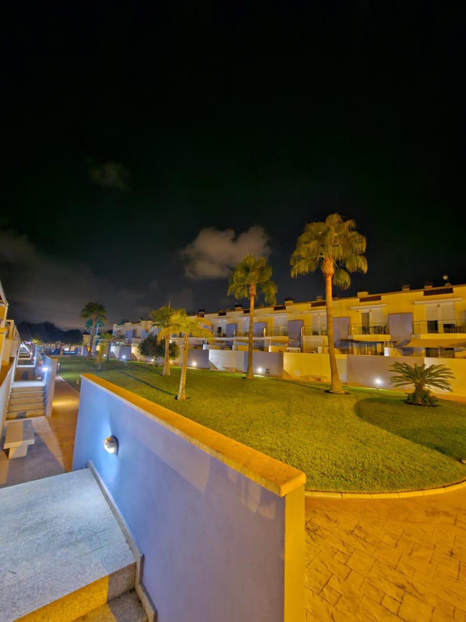 Property building, Off site, Balcony/Terrace, Garden view