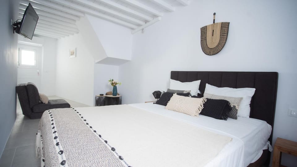 TV and multimedia, Photo of the whole room, Bedroom