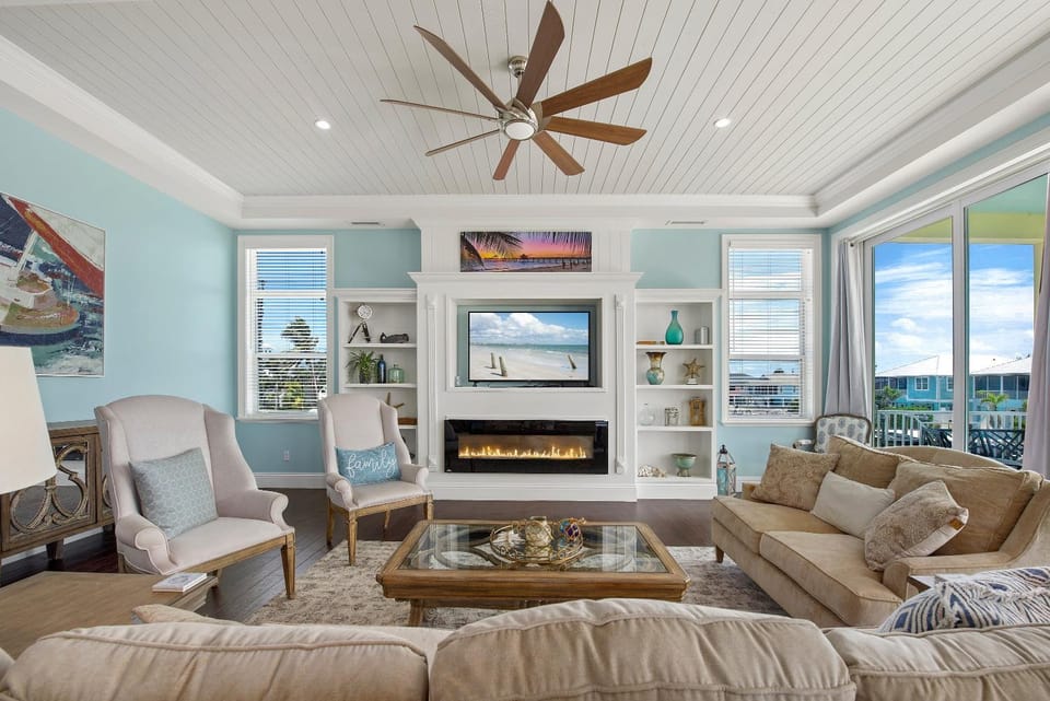 Ocean View, Gulf Access, Close to Beach, Private heated Pool - Island Waters - Roelens House in Estero Island