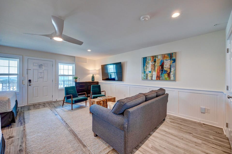 104 Queen Pet Friendly Suite, 1st Floor Nest Hotel in Surf City