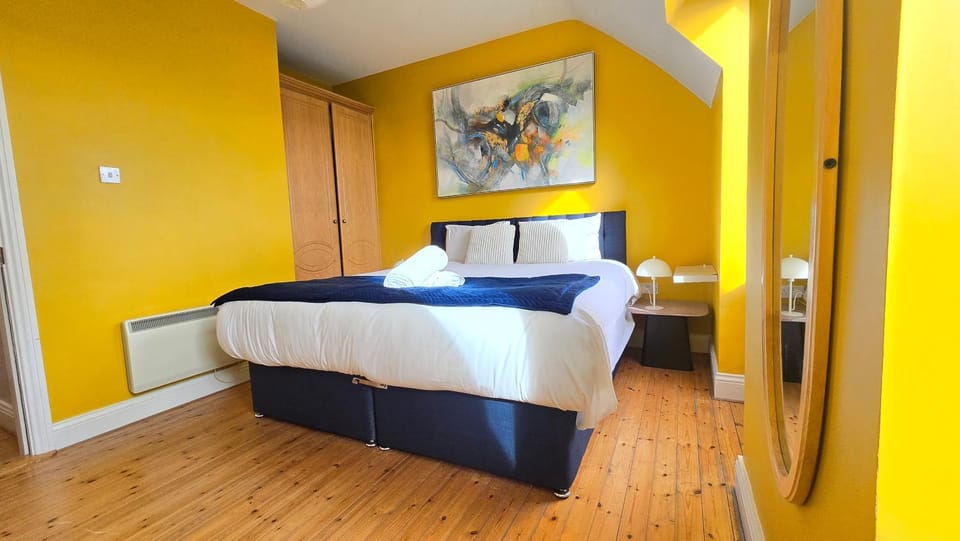 Galway City Dockland Apartment, 2 bed, 2 bath with parking Apartment in Galway