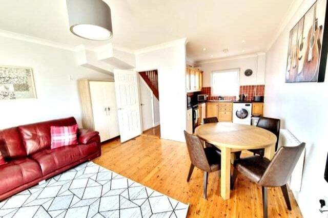 Galway City Dockland Apartment, 2 bed, 2 bath with parking Apartment in Galway