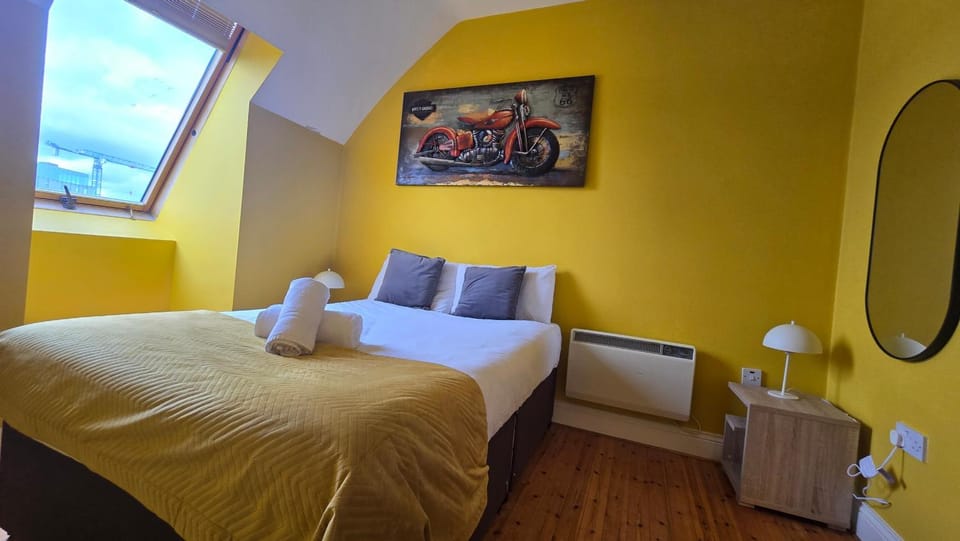 Galway City Dockland Apartment, 2 bed, 2 bath with parking Apartment in Galway