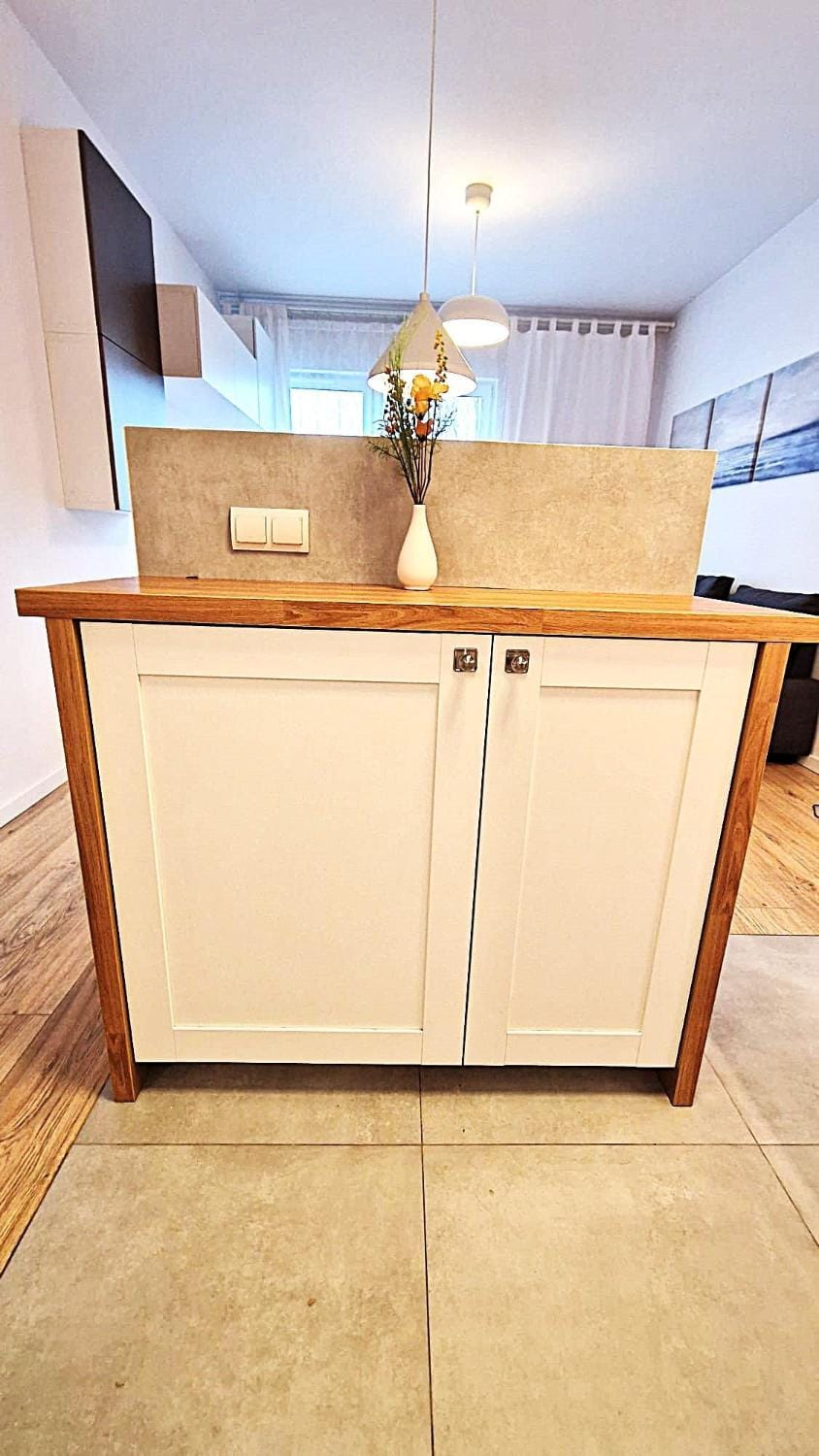 Kitchen or kitchenette, oven
