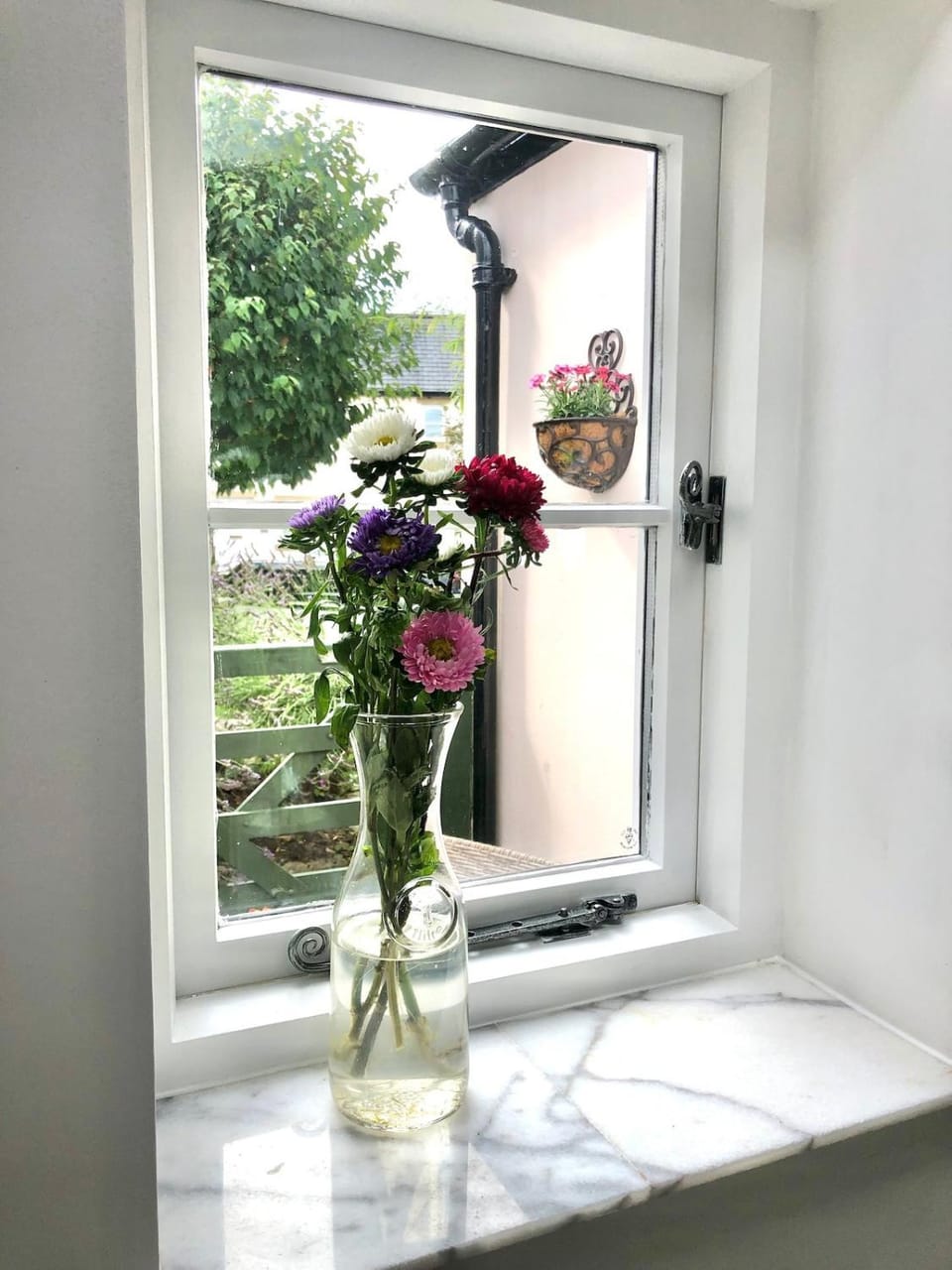 Spacious & relaxing cottage stay with free parking House in England