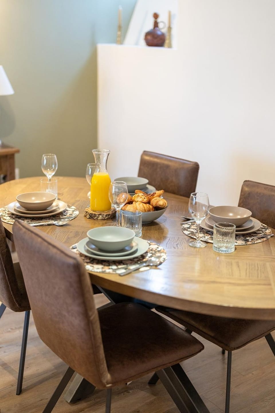 Spacious & relaxing cottage stay with free parking House in England