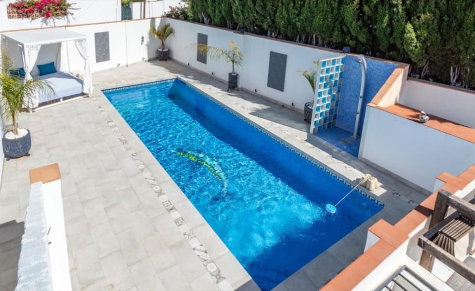 Swimming pool, Swimming pool