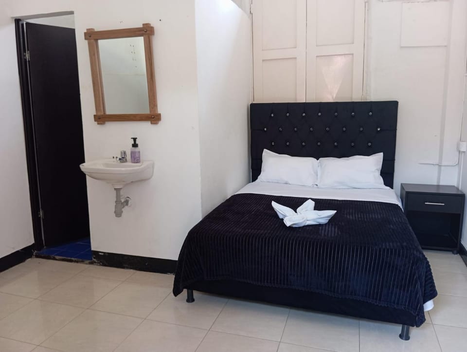 Bed, Bathroom, Bedroom, towels