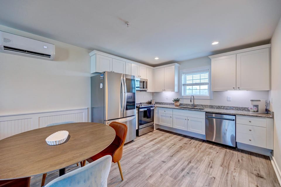 106 Queen Suite, 1st Floor Low Tide Hotel in Surf City