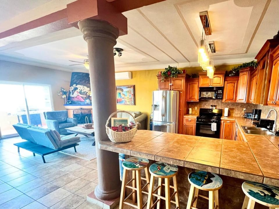 1 Min Walk to Beach - Sleeps 14 - AC - WiFi - Near Malecón Villa in San Felipe