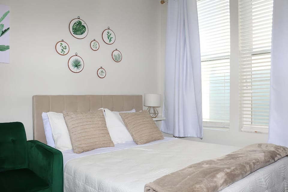 Studio Luxury Marina del Rey with parking gym pool Apartment in Marina del Rey