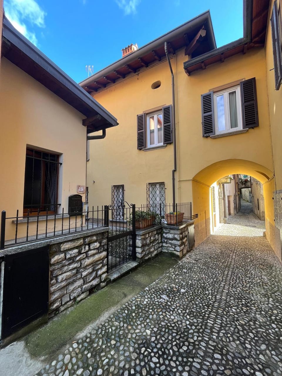 Property building, Neighbourhood