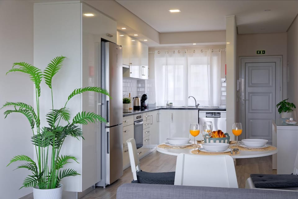 Kitchen or kitchenette, Dining area, oven, stove
