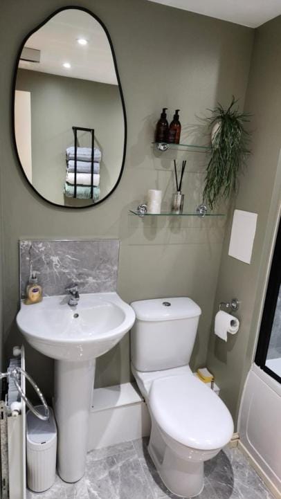 Modern Room in a Shared Flat near Haymarket Vacation rental in Edinburgh