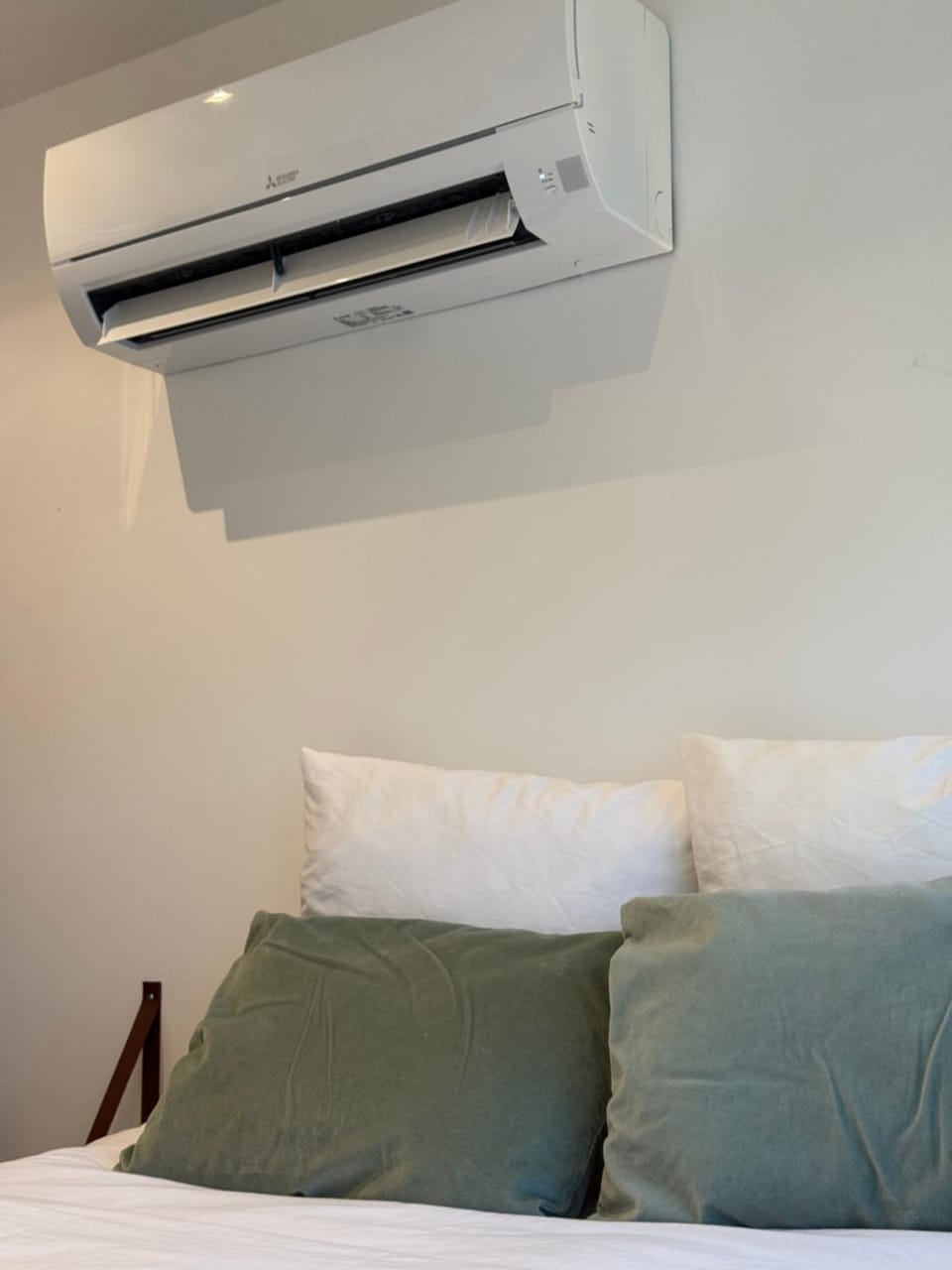 Bed, Photo of the whole room, Bedroom, air conditioner