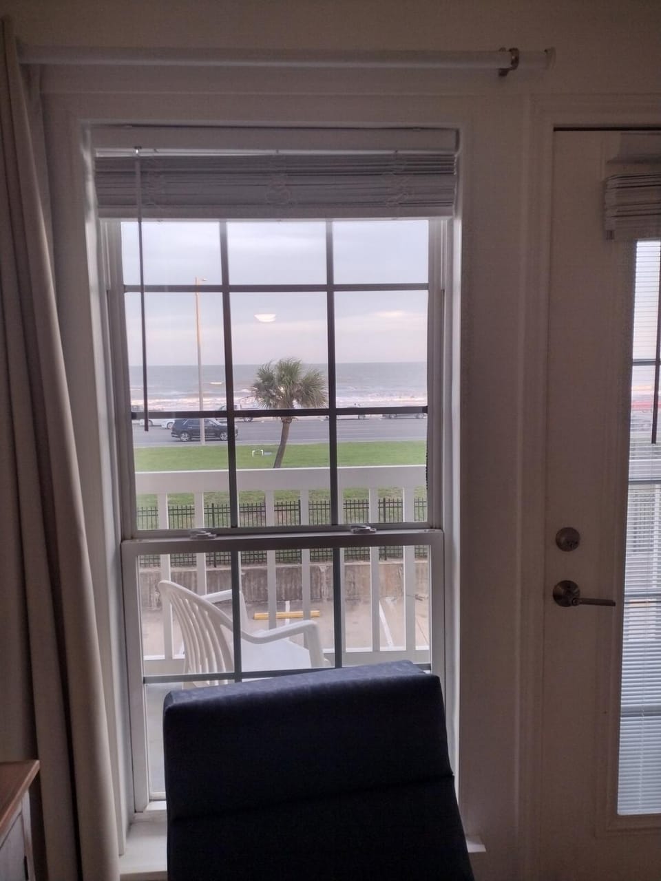 Ocean Front Condo - 3 Bdrms - Hot Tubs - 2 Pools - Gym - Tennis ct - Shoreline Stays 2203 Apartment in Galveston Island