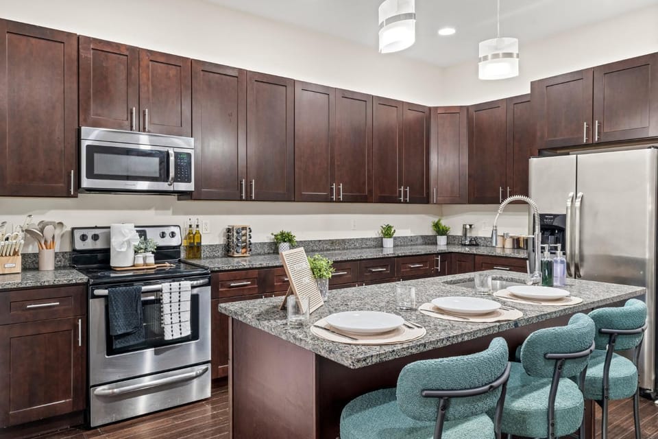 Coffee/tea facilities, Kitchen or kitchenette, Dining area, dishwasher, oven, stove, toaster
