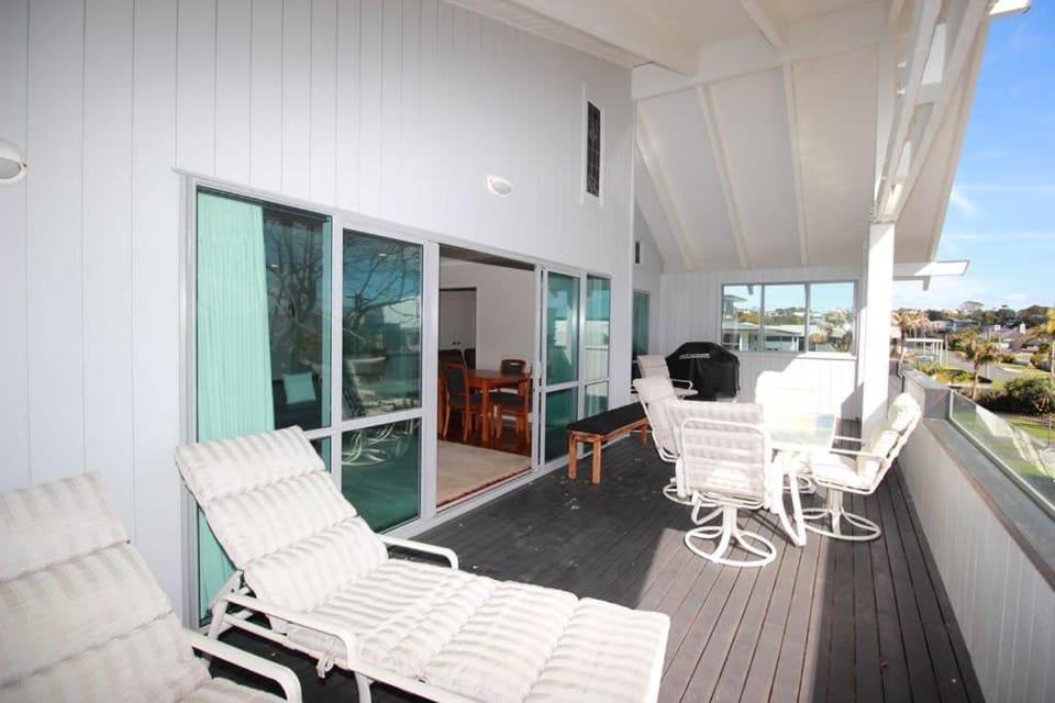 Tindalls Bay Beach House House in Auckland Region