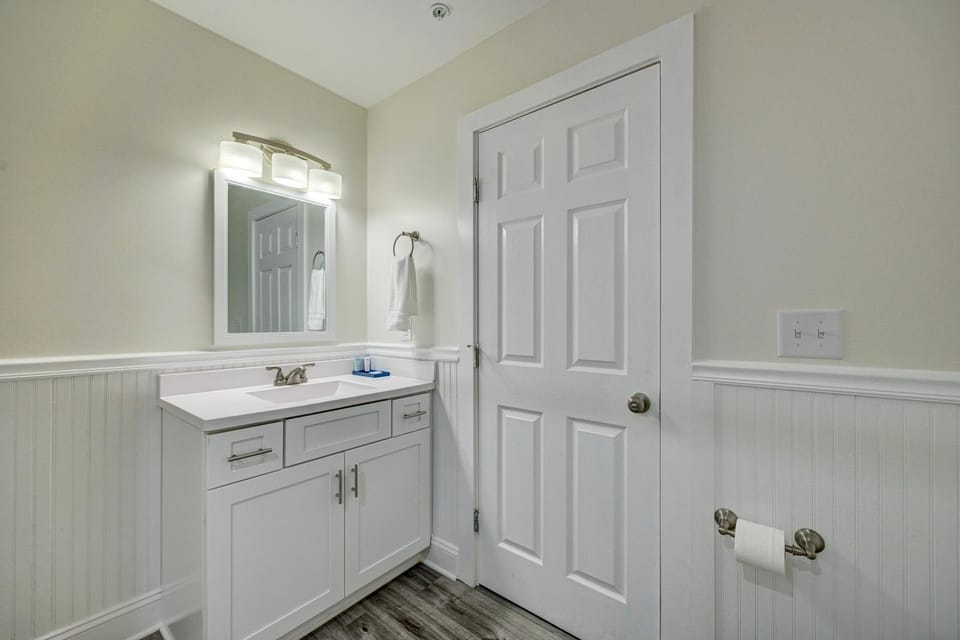 3002 Queen Suite, 3rd Floor Surfside Hotel in Surf City