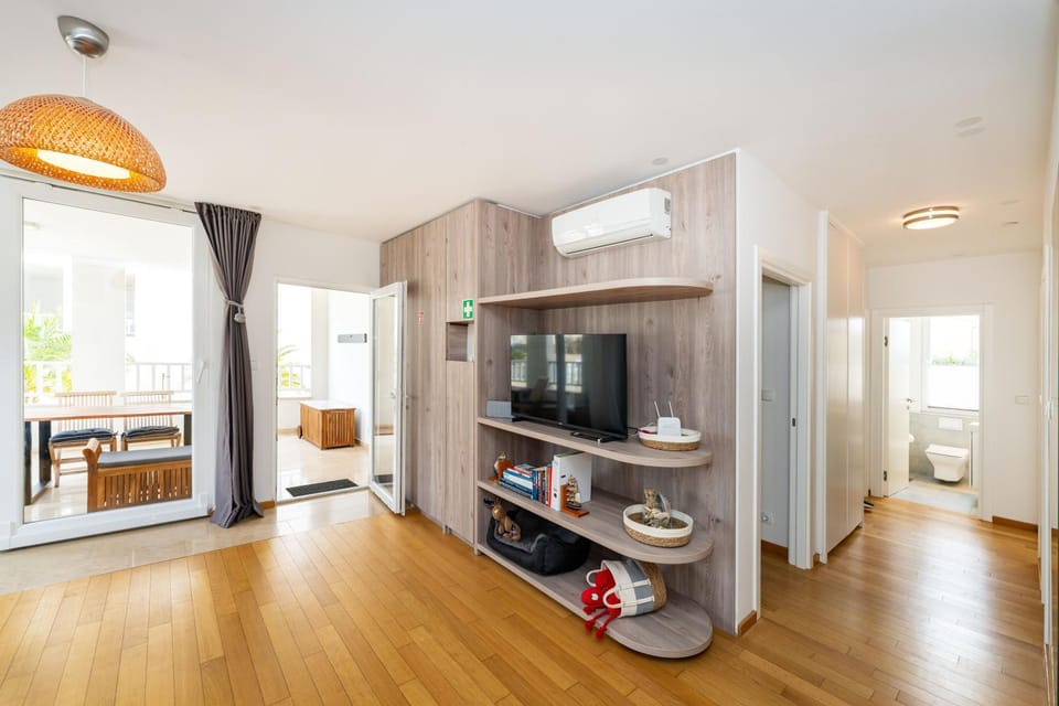 TV and multimedia, Dining area