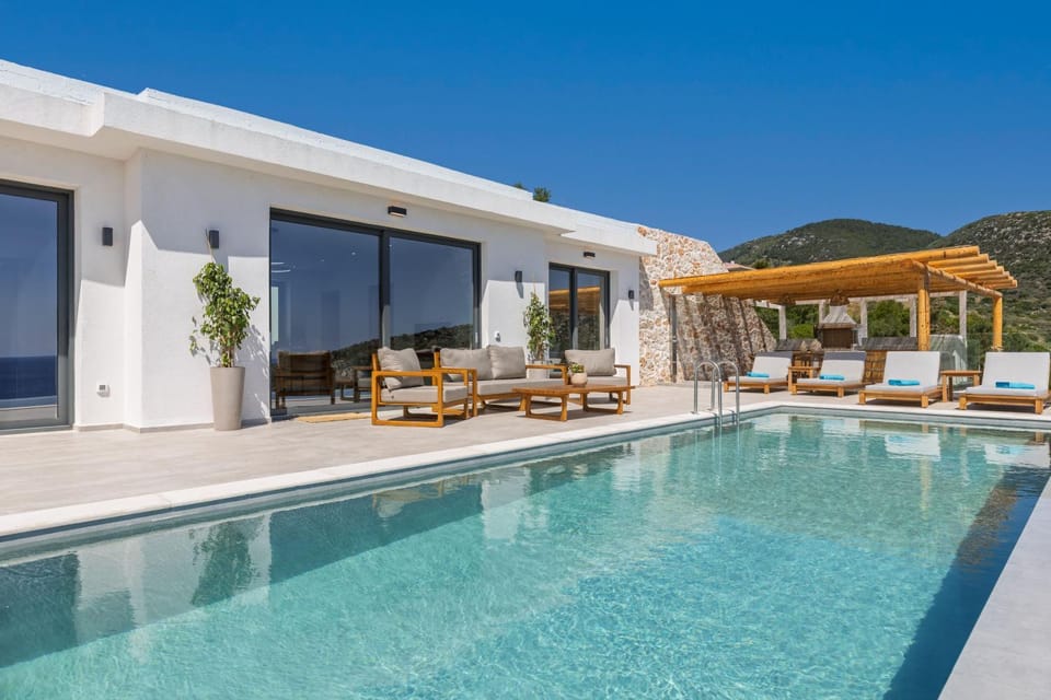 Property building, Mountain view, Swimming pool, sunbed