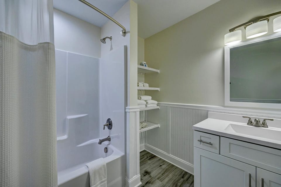 3004 Queen Suite, 3rd Floor Oasis Hotel in Surf City