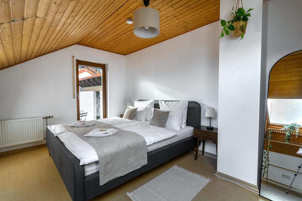 Bed, Photo of the whole room, Bedroom, towels, towels