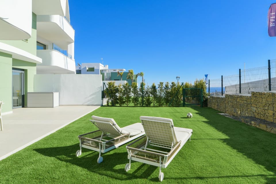 Garden apartment with spa, outdoor pool & parking Apartment in Sitio de Calahonda
