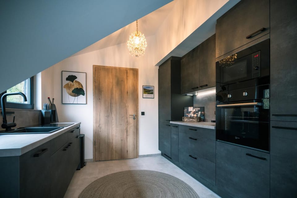 Coffee/tea facilities, dishwasher, stove, kitchen