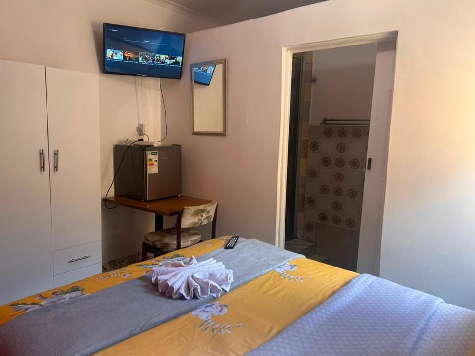 Neo & Ruks Sleep & Go Parow Bed and Breakfast in Cape Town
