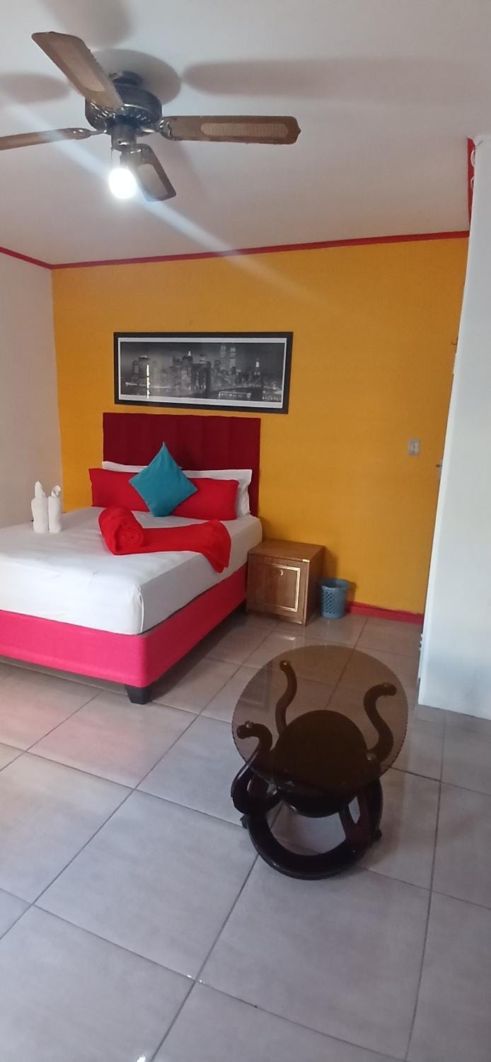 Neo & Ruks Sleep & Go Parow Bed and Breakfast in Cape Town