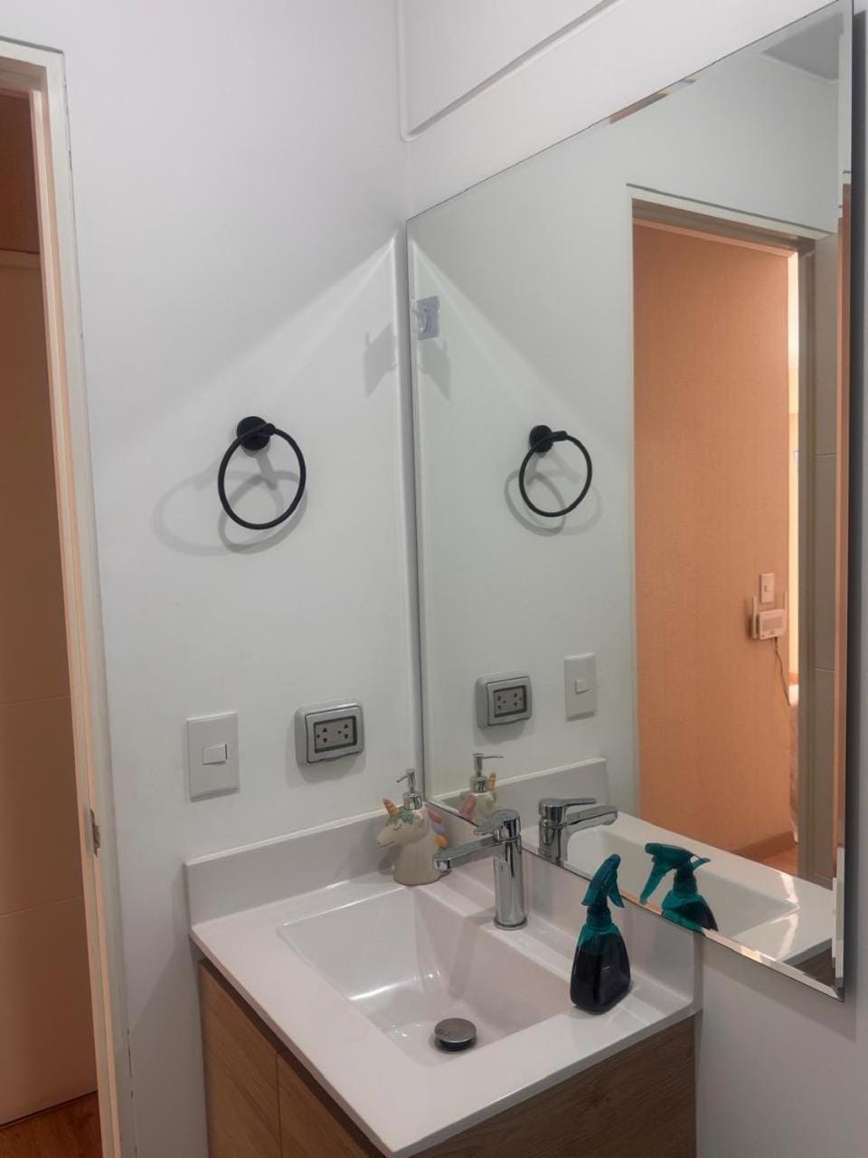 Bathroom, towels