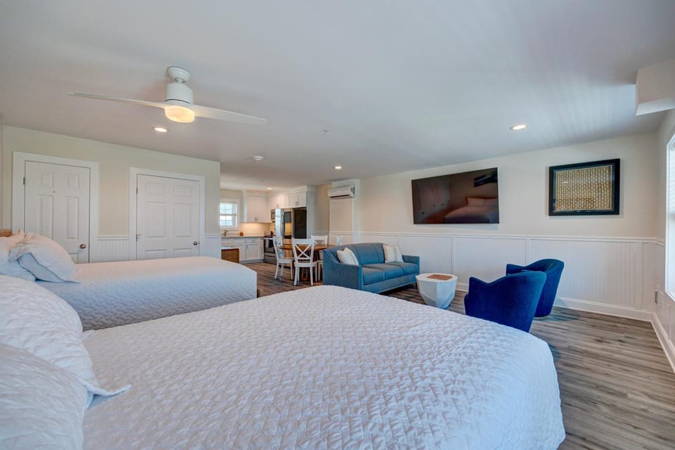 3006 Queen Suite, 3rd Floor Cove Hotel in Surf City