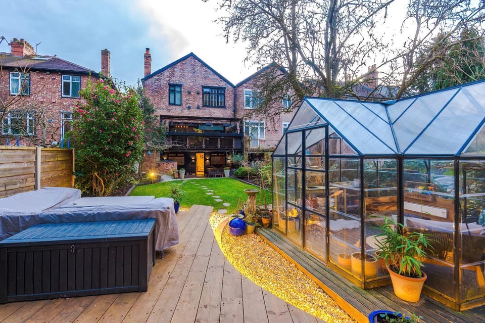 Unique Home in Northenden Urban Oasis sleeps 8 House in Manchester